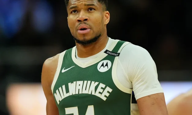 Giannis Antetokounmpo Selalu Hadirkan Pertunjukan Spektakuler