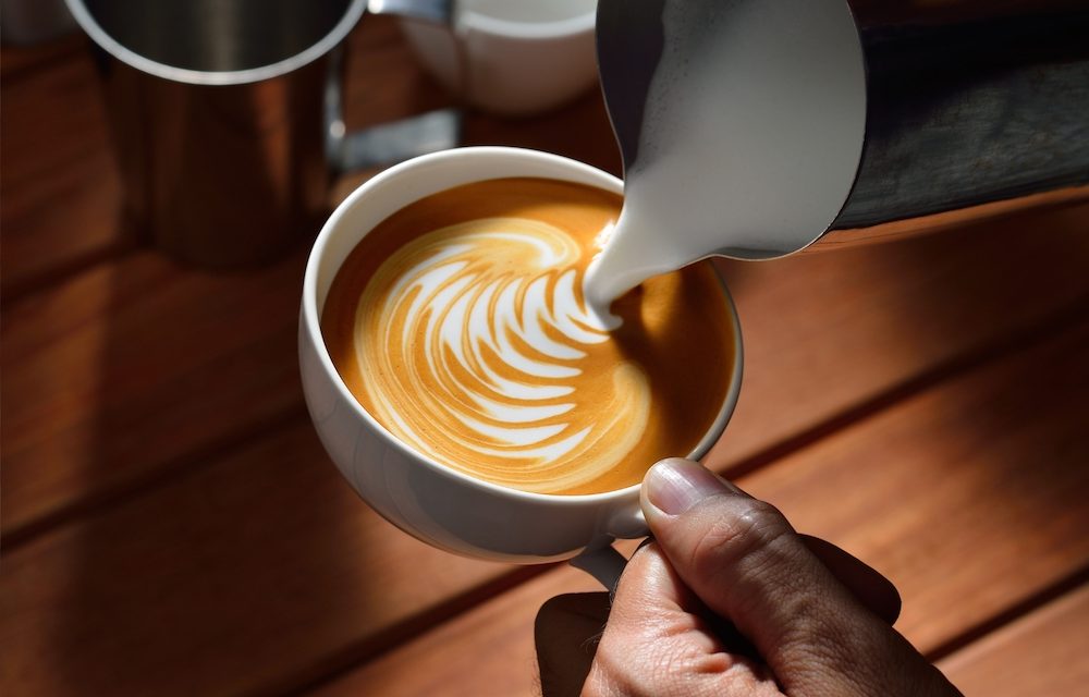 Seni Melukis Pada Secangkir Minuman Kekinia Semakin Populer