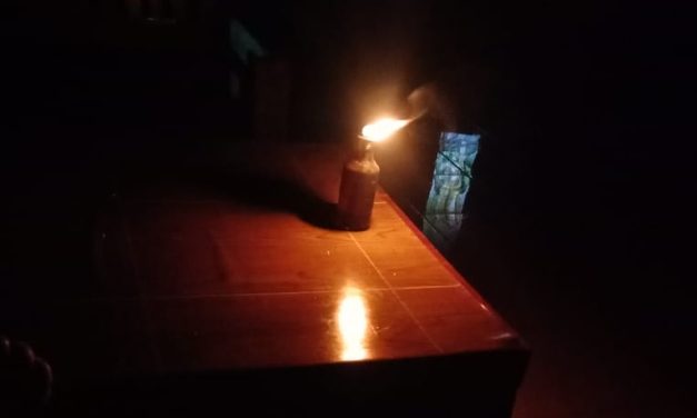 Penerangan Sederhana Lilin Sebagai Cahaya Gelap