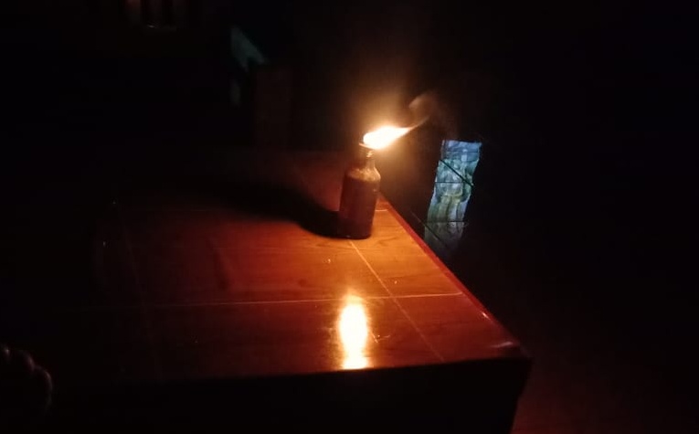 Penerangan Sederhana Lilin Sebagai Cahaya Gelap