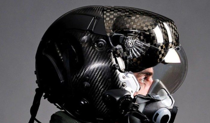 Helm Pilot Yang Di Rancang Buat Pilot Pesawat Tempur